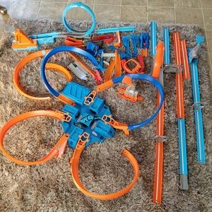 Hot wheels race tracks